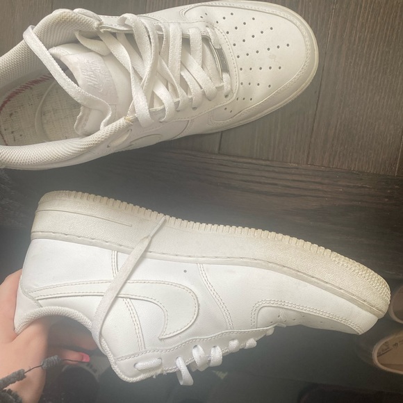 Size 9 US white airforces in very good condition. - Picture 3 of 3